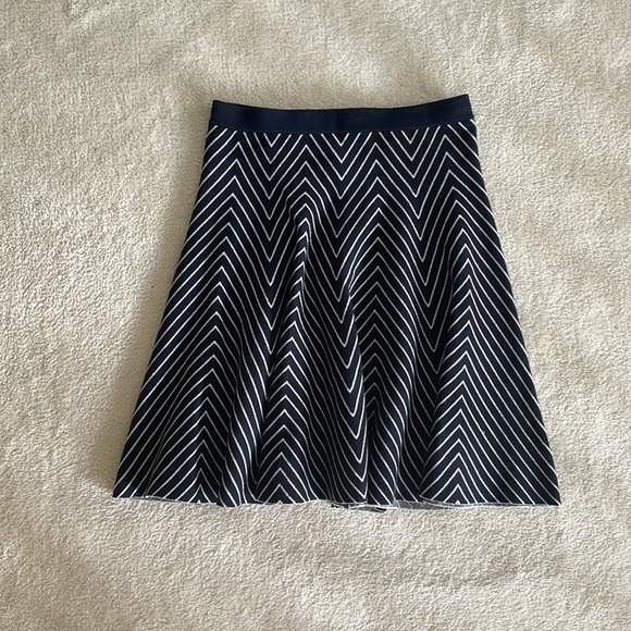 Carmen Marc Valo Knit Skirt in navy with white chevron print - Picture 2 of 8